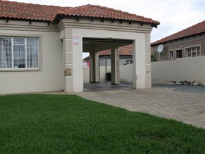 3 Bedroom Townhouse in Flamwood