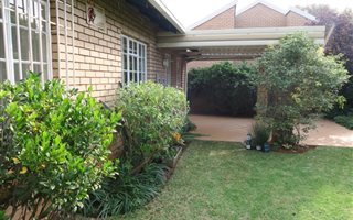3 Bedroom Simplex in La Montagne