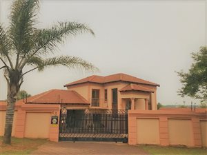 5 Bed House in Highveld