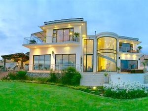 4 Bedroom House in Aqua Vista