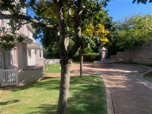 2 Bed Apartment in Pinnacle Point Golf Estate