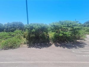 560 m² Land available in Beacon Bay