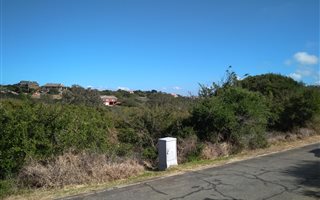 835 m² Land available in Hersham
