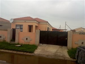 3 Bed House in Golden Gardens