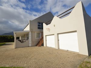 7 Bed House in Pringle Bay