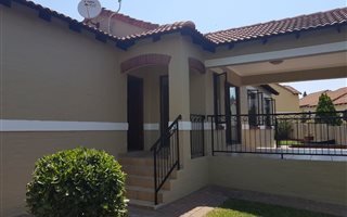 2 Bedroom House in Bloubosrand