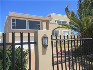 4 Bed House in Linkside