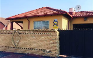 3 Bedroom House in Bramley View