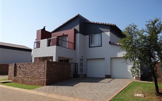 4 Bedroom House in Oukraal Estate