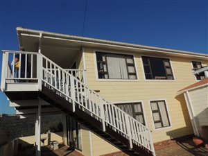 6 Bed House in Boland Park