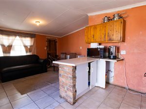 17 Bed House in President Park