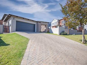 4 Bed House in The Hills