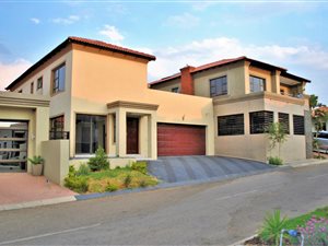 4 Bed Townhouse in Noordwyk