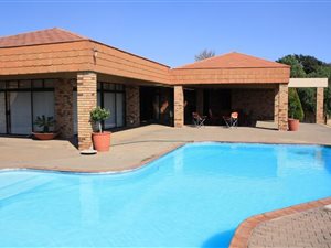 5 Bed House in Miravaal