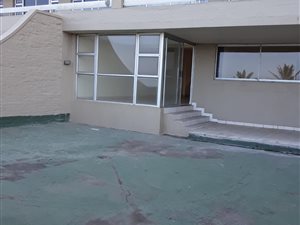 2 Bed Apartment in Amanzimtoti