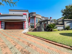 5 Bed House in Featherbrooke Estate