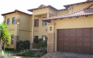 4 Bedroom House in Ebotse Estate