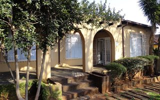 3 Bedroom House in Kensington
