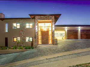 4 Bed House in Simola