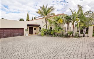 4 Bedroom House in Dainfern Golf Estate