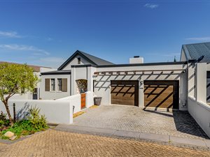 3 Bed House in Schonenberg Estate