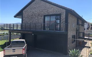 4 Bedroom House in Klein Brak River
