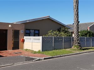 4 Bed House in Manenberg