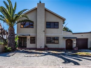 9 Bed House in Rondebosch East