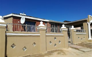 4 Bedroom House in Kwa Nobuhle