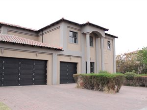 4 Bed House in Blue Valley Golf Estate