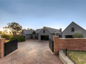 3 Bed House in Waterfall Equestrian Estate