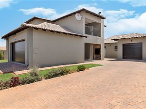 3 Bed House in Halfway House