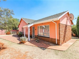 4 Bed House in Edelweiss