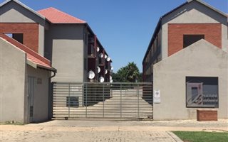 1 Bedroom Townhouse in Rietfontein