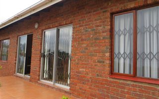 2 Bedroom House in Pumula