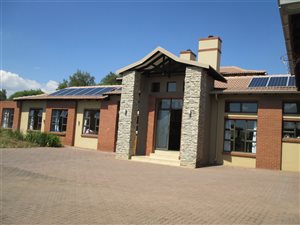 6 Bed House in Leeuwfontein Estate