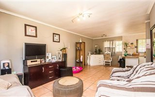 1 Bedroom Garden Cottage in Brackendowns