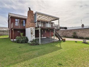 3 Bed House in Sunrise on Sea