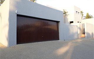 3 Bedroom Townhouse in Dowerglen and Ext