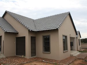3 Bed Duet in Kameeldrift East