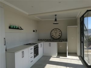 2 Bed Flat in Walmer Estate