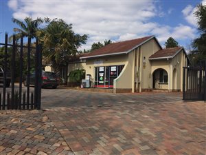 350 m² Commercial space in Annlin