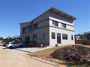 75 m² Commercial space in Silver Lakes