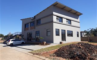 75 m² Commercial space in Silver Lakes