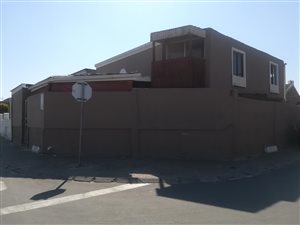 4 Bed House in Malibu Village