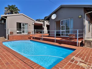 5 Bed House in Salt Rock