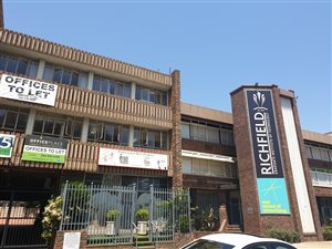 76 m² Commercial space in Lynnwood Glen