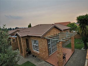3 Bed Townhouse in Ruimsig