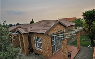 3 Bedroom Townhouse in Ruimsig