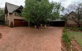 4 Bedroom House in Kshane Lake Lodge